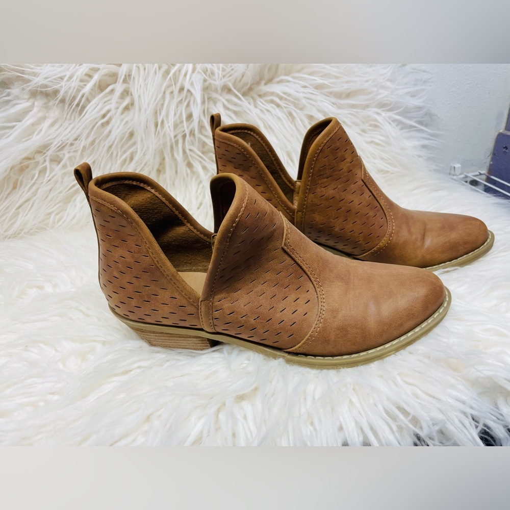 Women’s Report booties